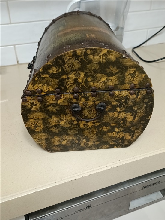 תמונה 4 ,קופסאת  תכשיטים  חצי עגולה  למכירה בנשר תכשיטים  אחר