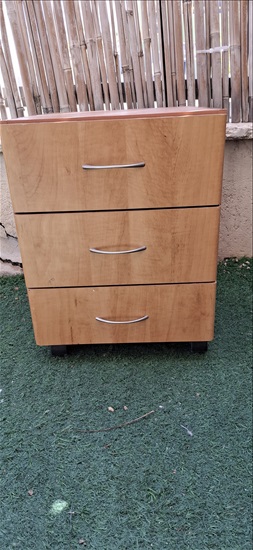 תמונה 1 ,שידת עץ עם גלגלים  למכירה בבאר שבע ריהוט  שידות