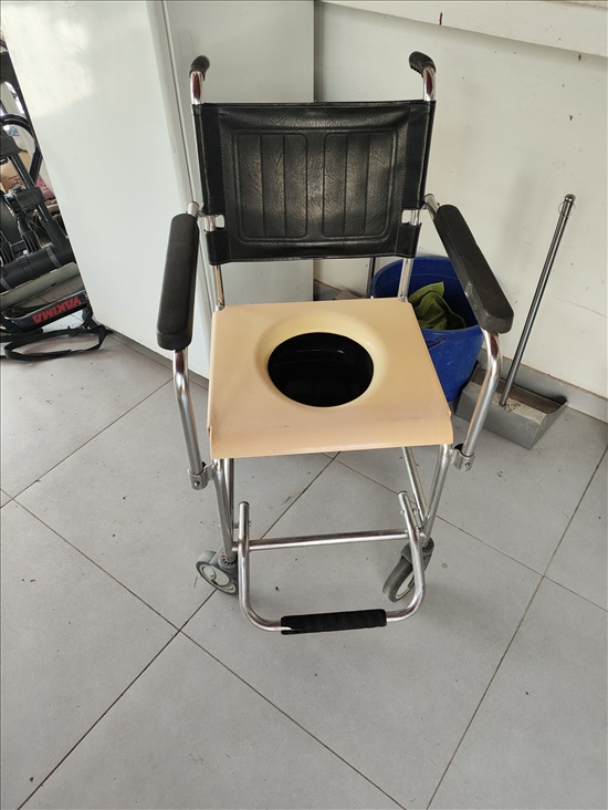 תמונה 1 ,כיסא רחצה עם סיר  למכירה בפתחיה ציוד סיעודי/רפואי  כסא גלגלים