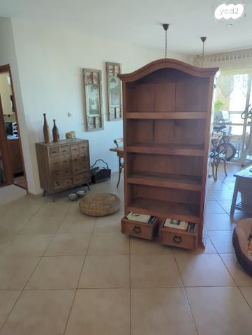 תמונה 2 ,כוורת מדפים מעץ מלא  למכירה בפ"ת ריהוט  כוורת