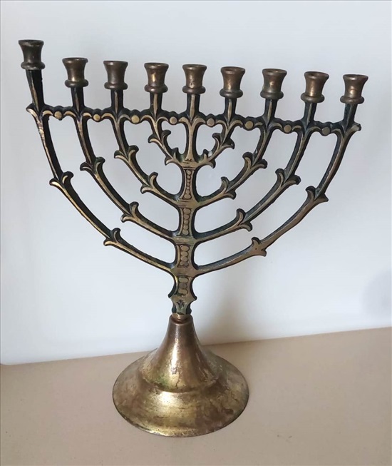 תמונה 3 ,חנוכיית נחושת למכירה בהרצליה יודאיקה  חנוכיות