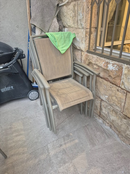 תמונה 2 ,שולחן ושמונה כיסאות  למכירה בירושלים לגינה  ריהוט לגינה