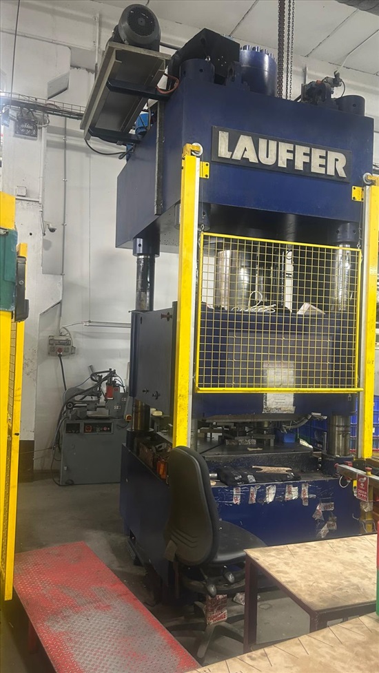 תמונה 2 ,מכבש הידראולי  400 טון LAUFFER למכירה באשדוד ציוד לתעשייה  מכונות
