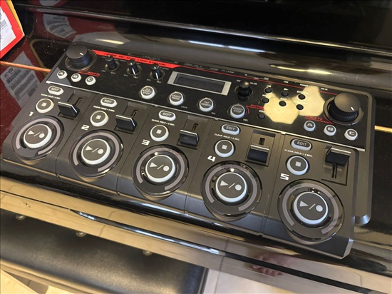 תמונה 5 ,לופר Looper Boss RC-505 למכירה בחולון כלי נגינה  אלקטרוניקה