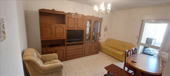 תמונה 1 ,יחידת קיר מעץ מלא במצב מצוין ל למכירה בירושלים ריהוט  מזנון/ ויטרינה