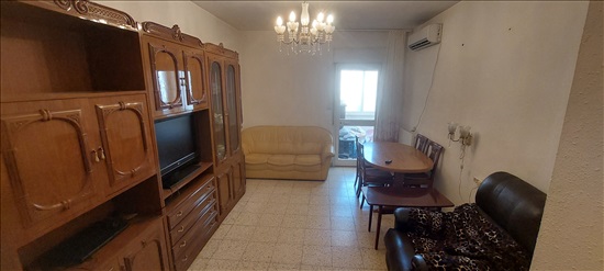 תמונה 2 ,יחידת קיר מעץ מלא במצב מצוין ל למכירה בירושלים ריהוט  מזנון/ ויטרינה