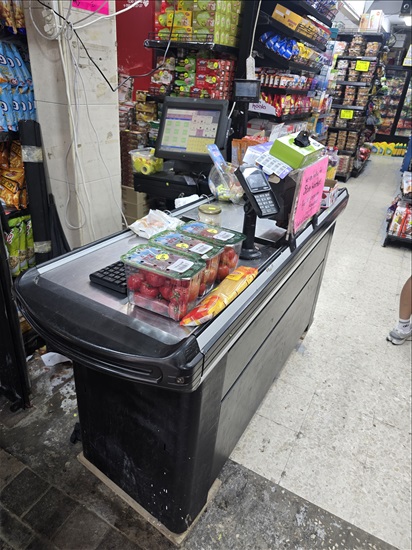 תמונה 1 ,שולחן קופה + קופה רושמת למכירה בבת ים ציוד לעסקים  ריהוט לעסקים