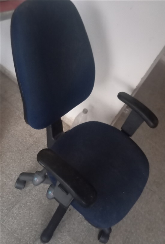 תמונה 3 ,כיסא מנהלים איכותי ורחב במצב ח למכירה בחיפה ריהוט  כיסאות