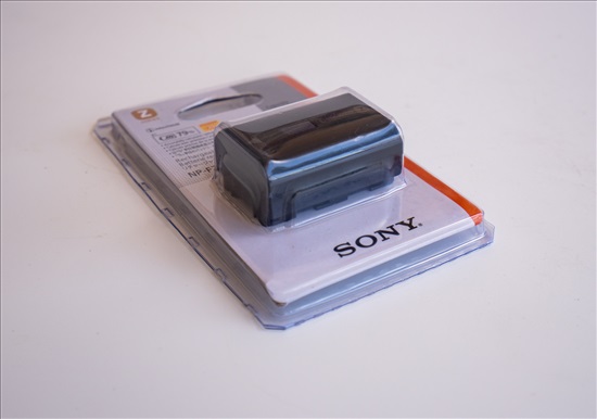 תמונה 5 , Sony a7R III  +  Sony Vario-T למכירה בקרית מןצקין צילום  מצלמה דיגיטלית