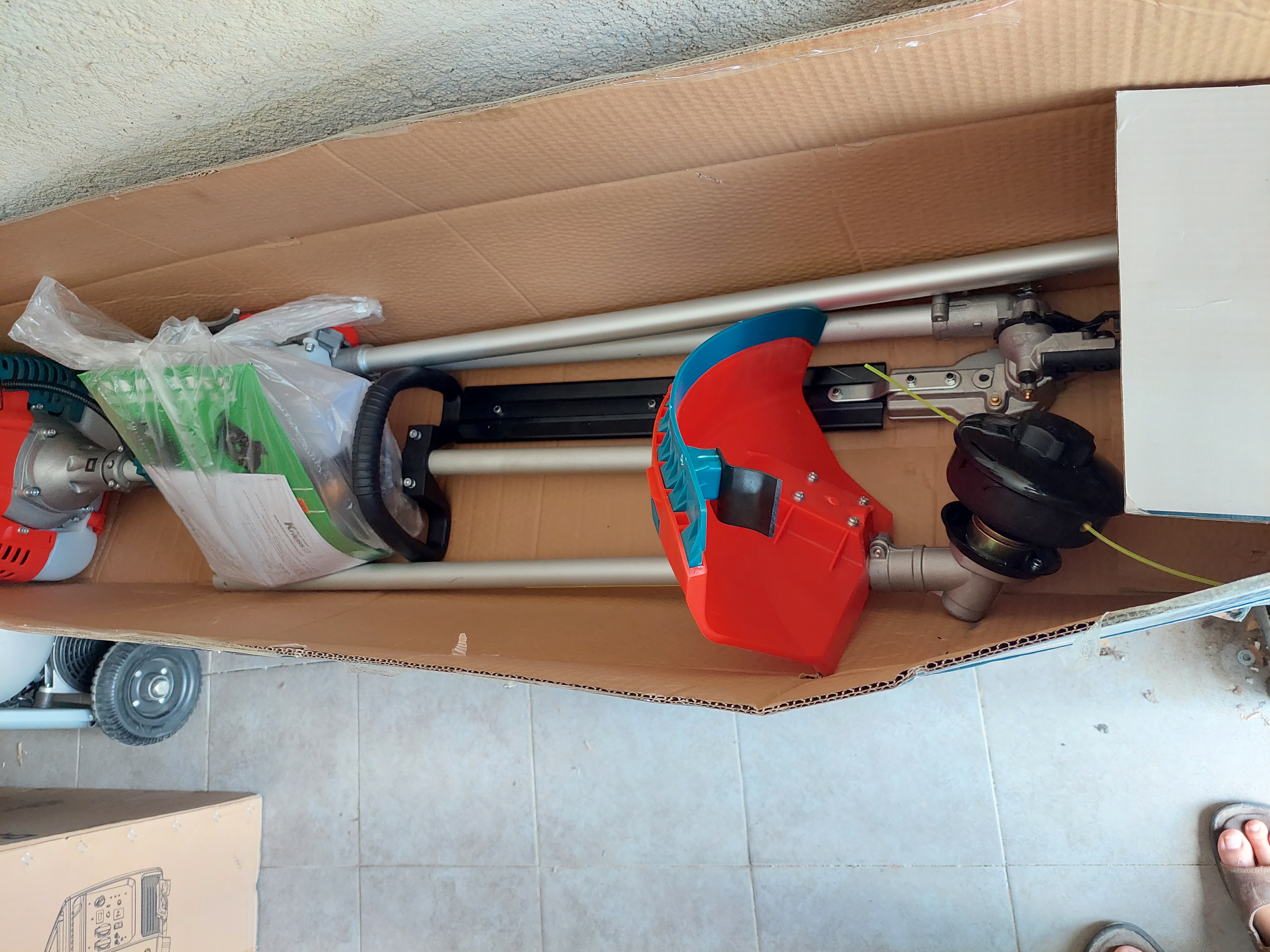 תמונה 1 ,חרמש 4 חלקים גרמני ומכסחת דשא  למכירה במאור לגינה  כלים לגינה