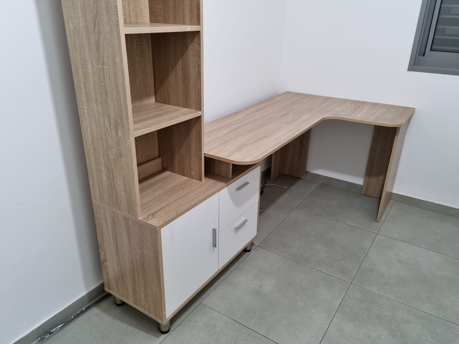 תמונה 2 ,עמדת עבודה פינתית "ברק" למכירה בקרית מוצקין ריהוט  שולחן מחשב