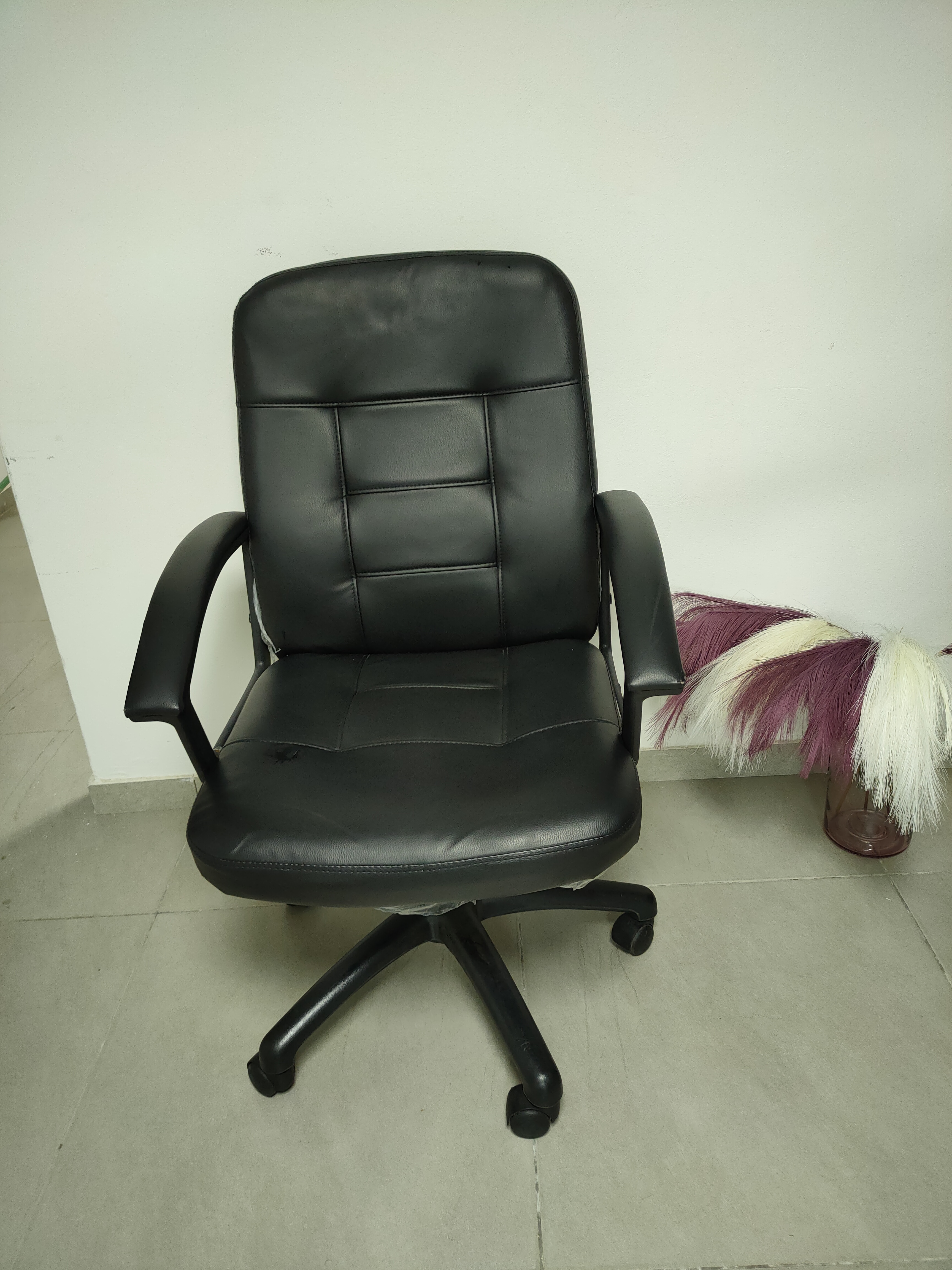 תמונה 1 ,כסא מנהלים אורטופדי דמוי עור למכירה בירושלים ציוד משרדי  ריהוט משרדי