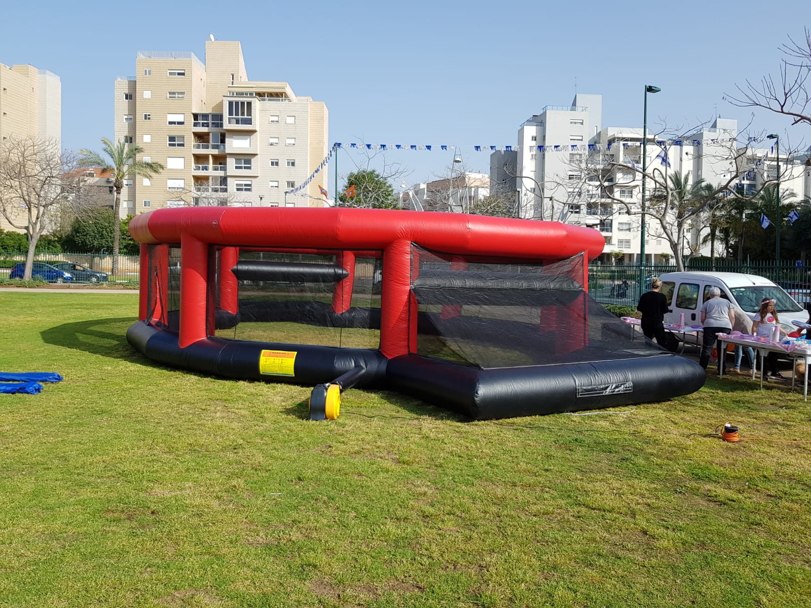 תמונה 4 ,מתנפחים לאירועי ספורט וכדורגל למכירה בצורן-קדימה עסקים למכירה/למסירה  מתקני ילדים
