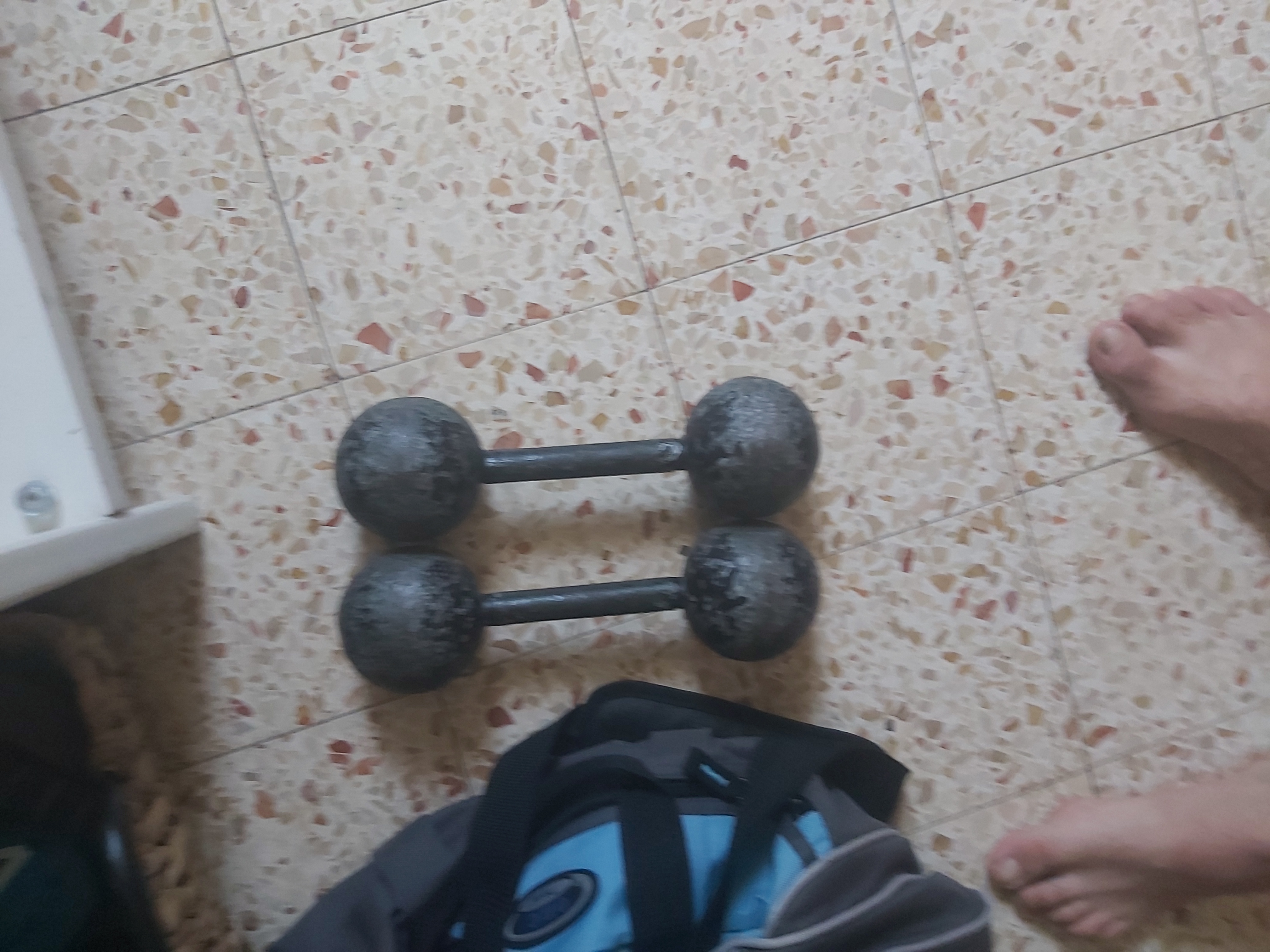 תמונה 1 ,משקולות 5 קילו  למכירה במחל  ציוד ספורט  מכשירי כושר ביתי