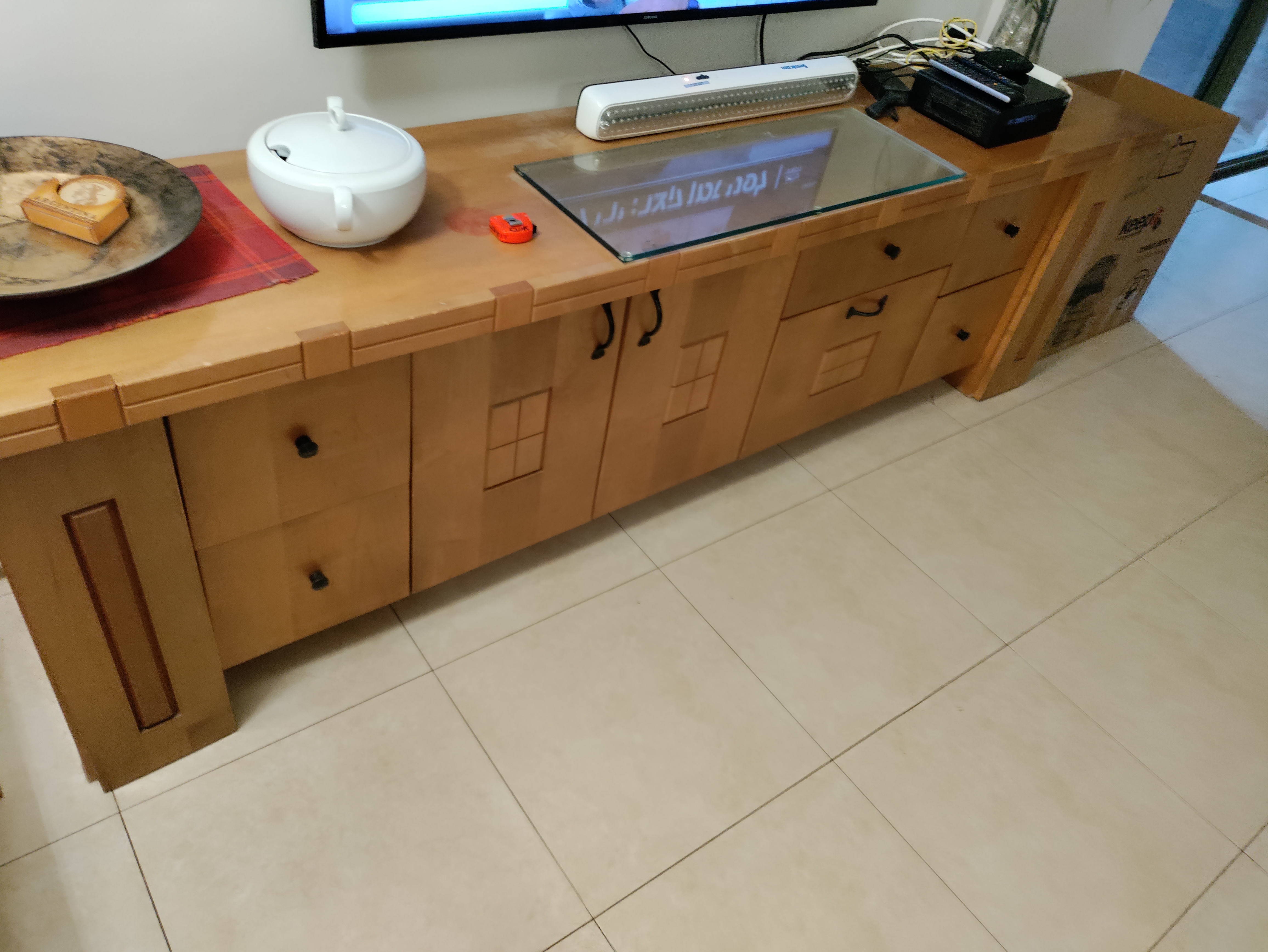 תמונה 3 ,מזנון מעץ מלא לסלון למכירה בראש העין ריהוט  מזנון