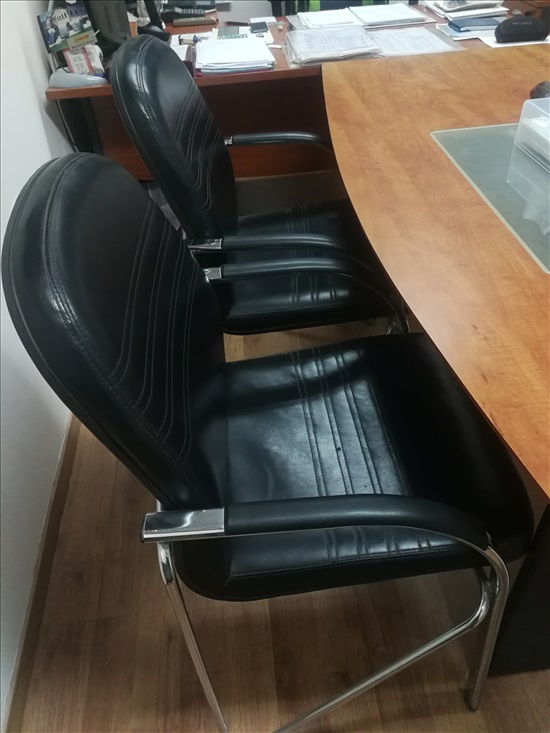 תמונה 2 ,שולחן ישיבות +2 כיסאות נוחים  למכירה ברעננה ריהוט  ריהוט משרדי