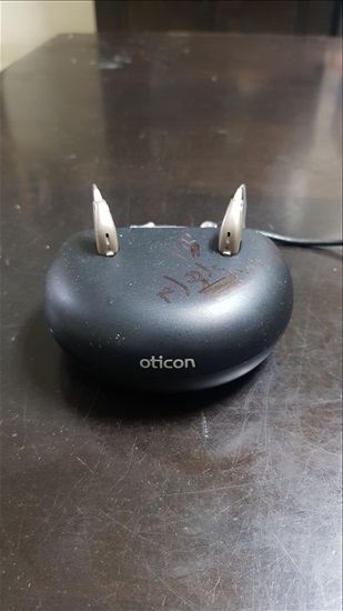 תמונה 2 ,מכשיר שמיעה אוטקון נטענות כחדש למכירה בכפר סבא ציוד סיעודי/רפואי  עזרי שמיעה