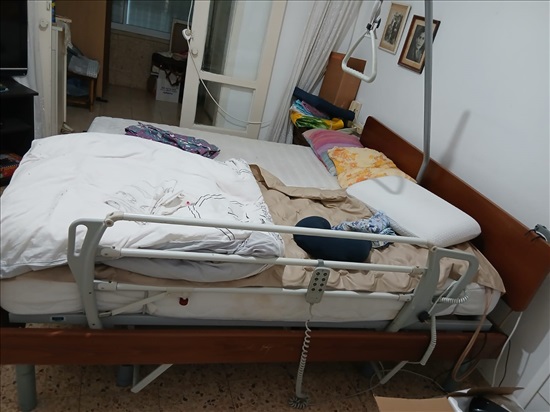 תמונה 2 ,מיטה סיעודית ועוד מיטה רגילה למכירה בבת ים ציוד סיעודי/רפואי  מיטה