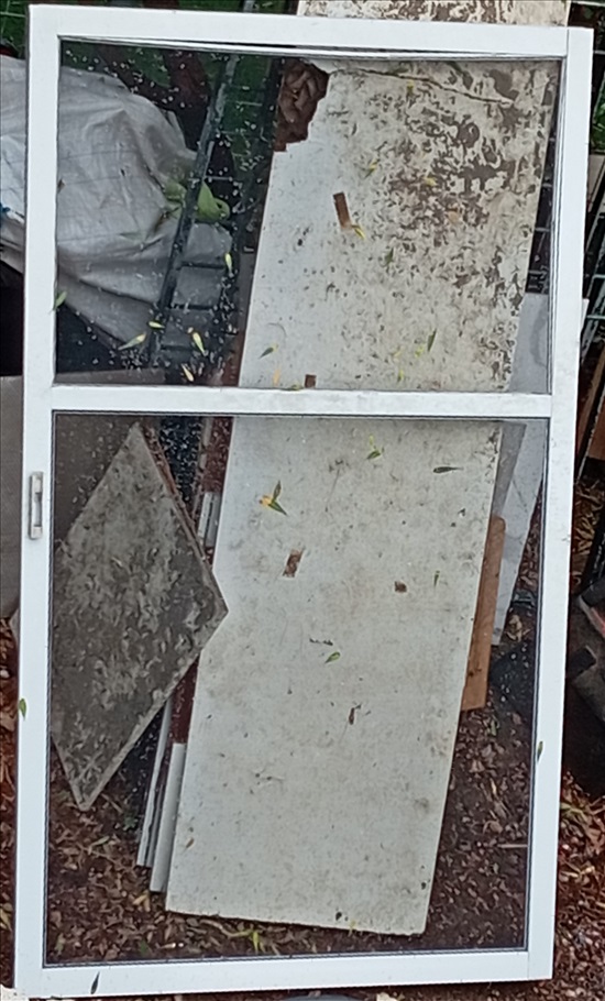 תמונה 1 ,דלת רשת גדולה מאלומיניום לבן,  למכירה בחיפה תכולת דירה  שונות