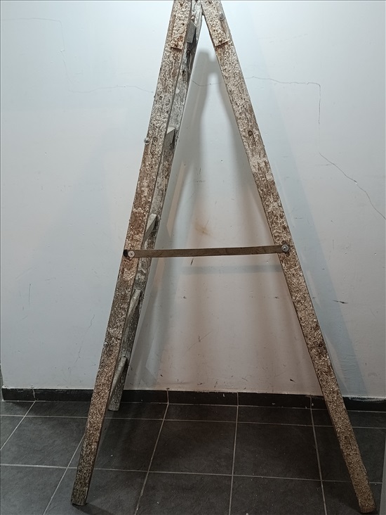 תמונה 2 ,סולם עץ 5 שלבים למכירה בנשר כלי עבודה  אחר