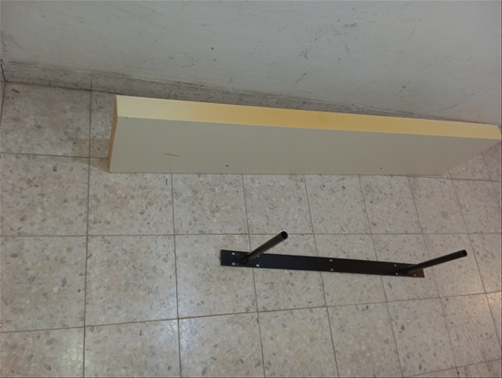 תמונה 4 ,מדף צף מעץ בגימור לבן, מדף ע למכירה בחיפה ריהוט  מדפים