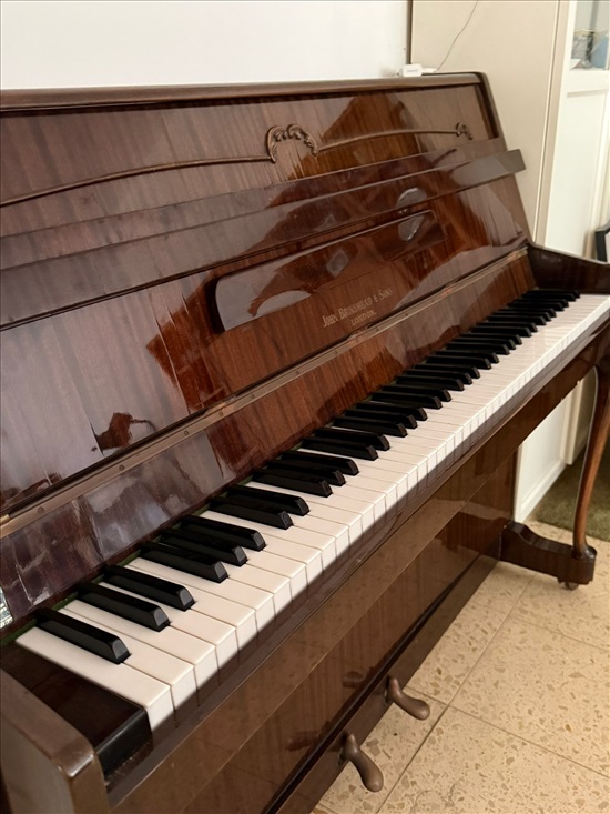 תמונה 5 ,פסנתר קטן 131/106/49, בן כ-60  למכירה ברמת גן כלי נגינה  פסנתר