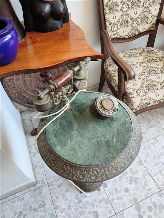 תמונה 2 ,מעמד טלפון נחושת וינטאג'  למכירה בפתחיה אספנות  ענתיקות