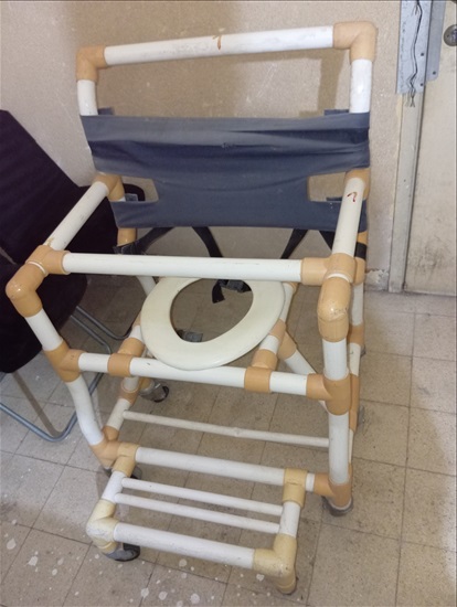 תמונה 2 ,כיסא שירותים ורחצה מיועד לנכה למכירה בחיפה ציוד סיעודי/רפואי  כסא גלגלים