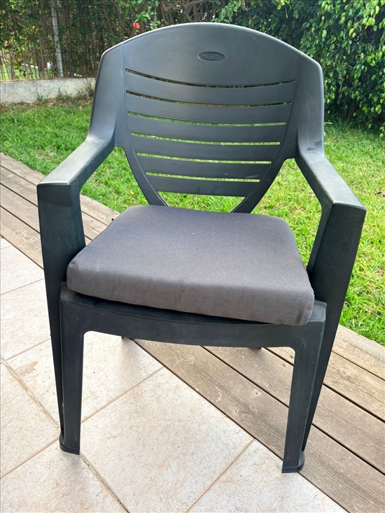 תמונה 2 ,שולחן גינה גדול עם 7 כיסאות למכירה במזכרת בתיה לגינה  ריהוט לגינה