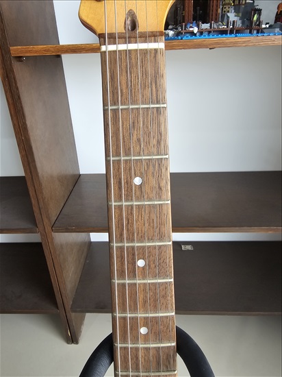 תמונה 2 ,חשמלית Squier Classic Vibe 60s למכירה ב1700 כלי נגינה  גיטרה חשמלית