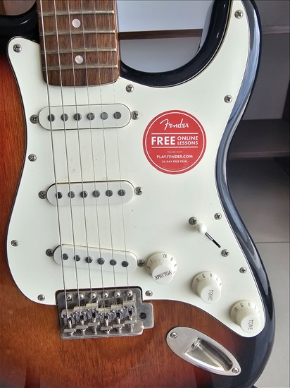 תמונה 3 ,חשמלית Squier Classic Vibe 60s למכירה ב1700 כלי נגינה  גיטרה חשמלית
