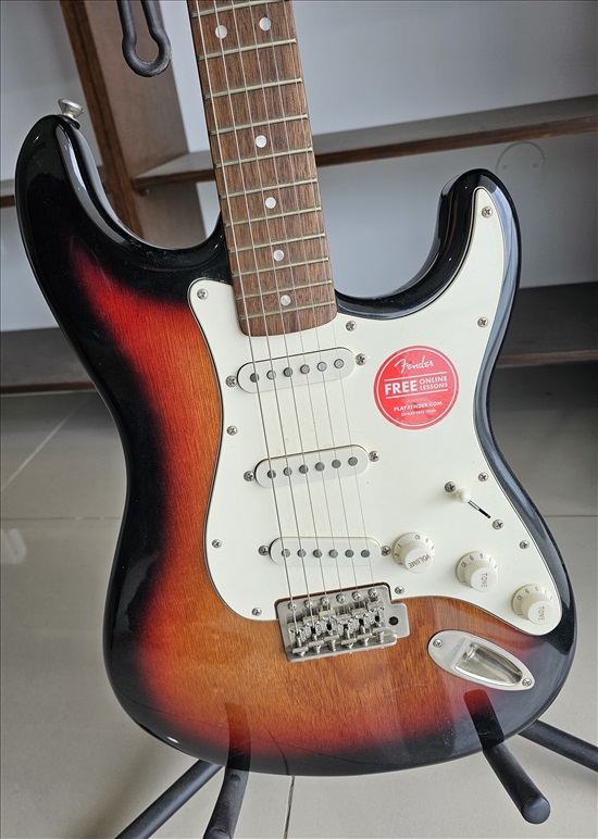 תמונה 4 ,חשמלית Squier Classic Vibe 60s למכירה ב1700 כלי נגינה  גיטרה חשמלית