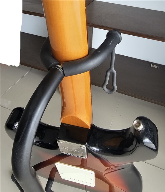 תמונה 8 ,חשמלית Squier Classic Vibe 60s למכירה ב1700 כלי נגינה  גיטרה חשמלית