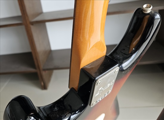 תמונה 7 ,חשמלית Squier Classic Vibe 60s למכירה ב1700 כלי נגינה  גיטרה חשמלית