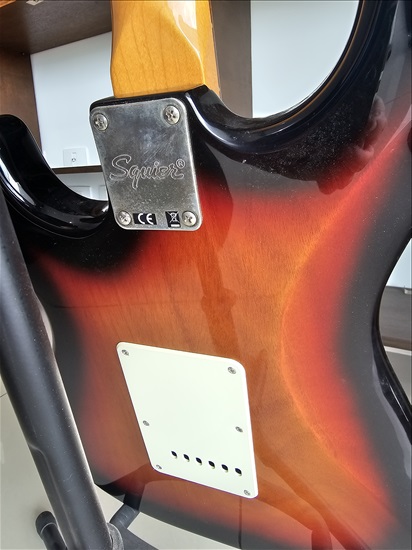 תמונה 6 ,חשמלית Squier Classic Vibe 60s למכירה ב1700 כלי נגינה  גיטרה חשמלית