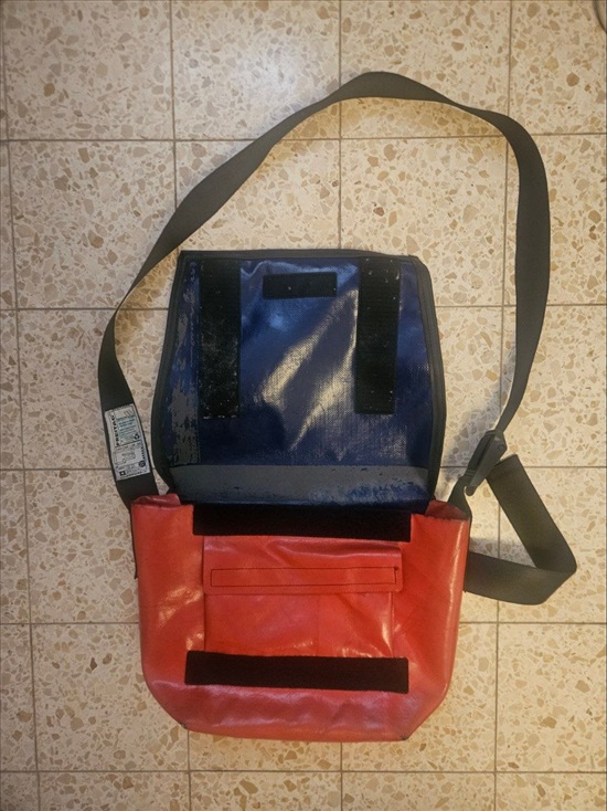 תמונה 4 ,תיק מחומרים ממוחזרים Freitag למכירה בפרדס חנה-כרכור ביגוד ואביזרים  תיקים