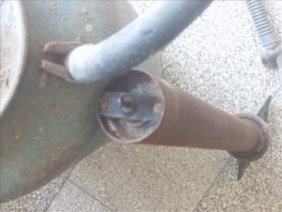 תמונה 5 ,מרסס עתיק, ממתכת כולל משאבת יד למכירה בחיפה אומנות  שונות