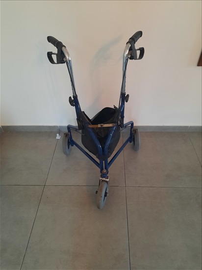 תמונה 1 ,הליכון שלוש גלגלים מיתקפל למכירה בבת ים ציוד סיעודי/רפואי  הליכון