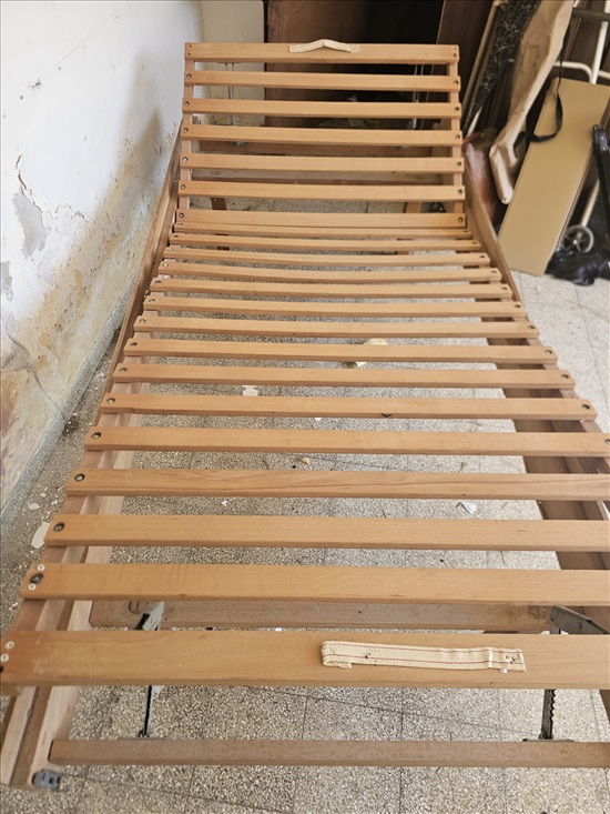 תמונה 1 ,בסיס מיטה מתכוונן מעץ איכותי,  למכירה בחיפה ריהוט  מיטות