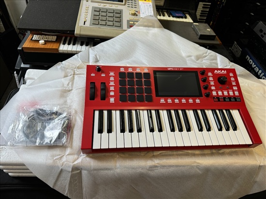 תמונה 1 ,Akai Professional MPC Key 37 S למכירה בחיפה כלי נגינה  אורגן