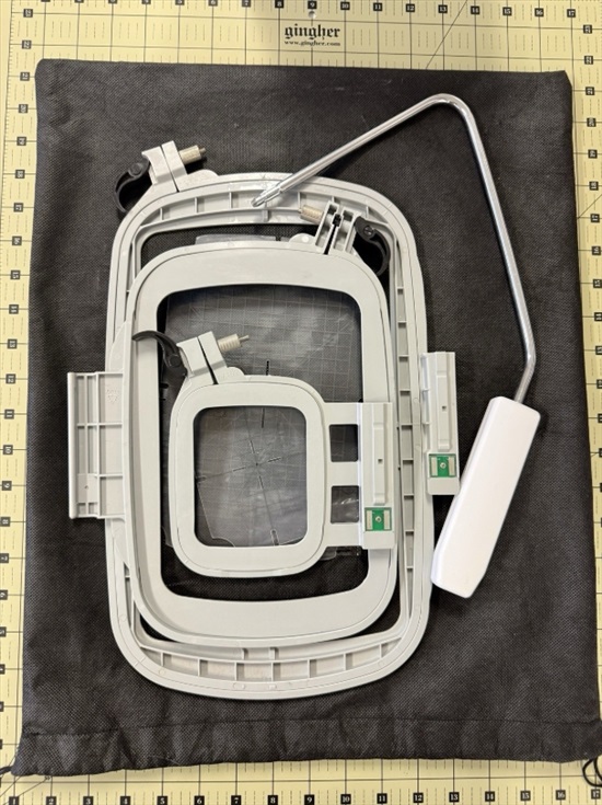 תמונה 2 ,מכונת רקמה ממוחשבת Bernina Ber למכירה בתל אביב מוצרי חשמל  מכונת תפירה