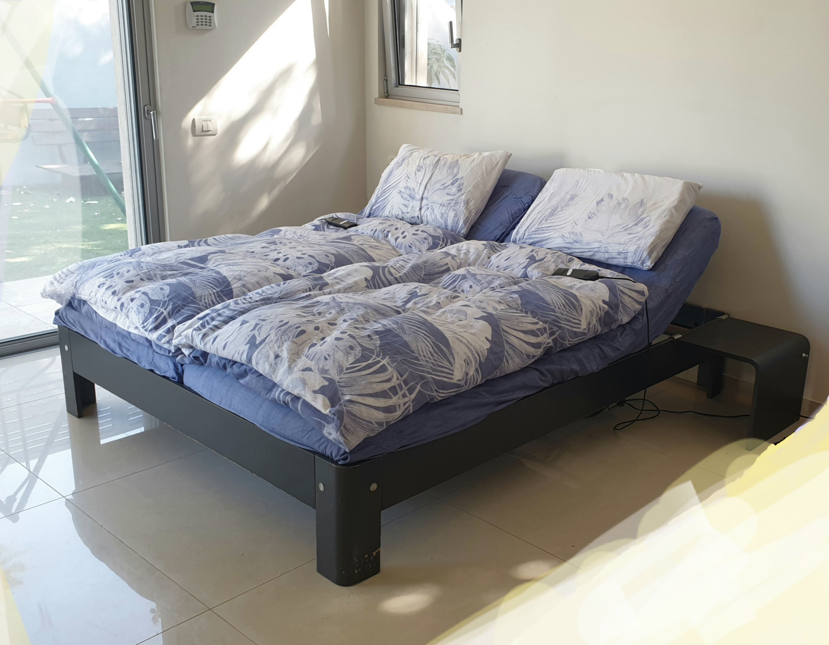 תמונה 6 ,מיטה זוגית הולנדיה מתכווננת עם מחפשים אביזרים שונות
