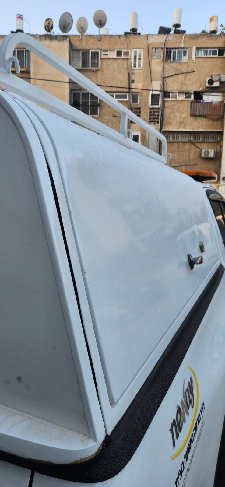 תמונה 2 ,ארגז סגור לטויוטה היילקס אביזרים 4x4 קישוטים ותוספות