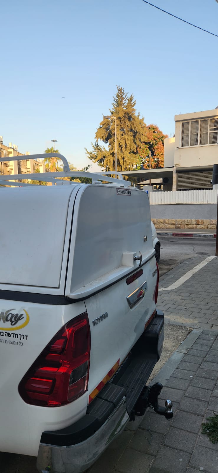 תמונה 6 ,ארגז סגור לטויוטה היילקס אביזרים 4x4 קישוטים ותוספות