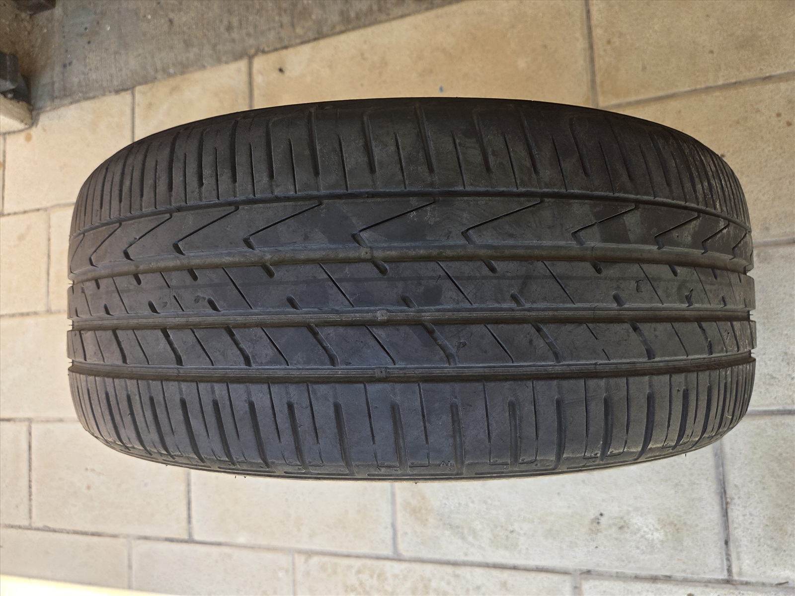 תמונה 4, צמיג 235/50R19  99V | אביזרים פרטיות | צמיגים וג`אנטים