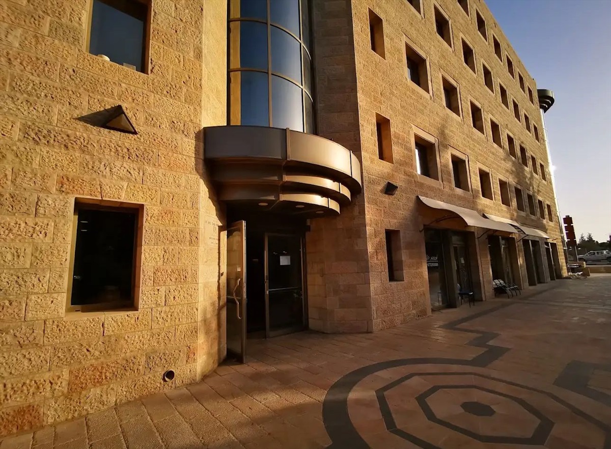 תמונה 1, משרדים להשכרה, דניאל ינובסקי, ארמון הנציב בירושלים