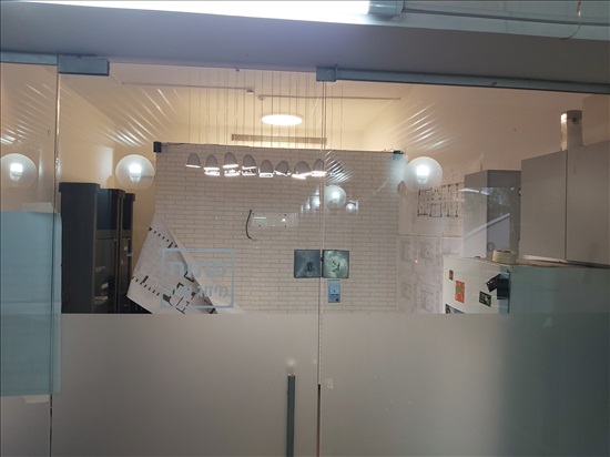 תמונה 2 ,חנויות להשכרה, קויפמן יחזקאל, בית גאון, מול פארק צ'רלס קלור בtel aviv