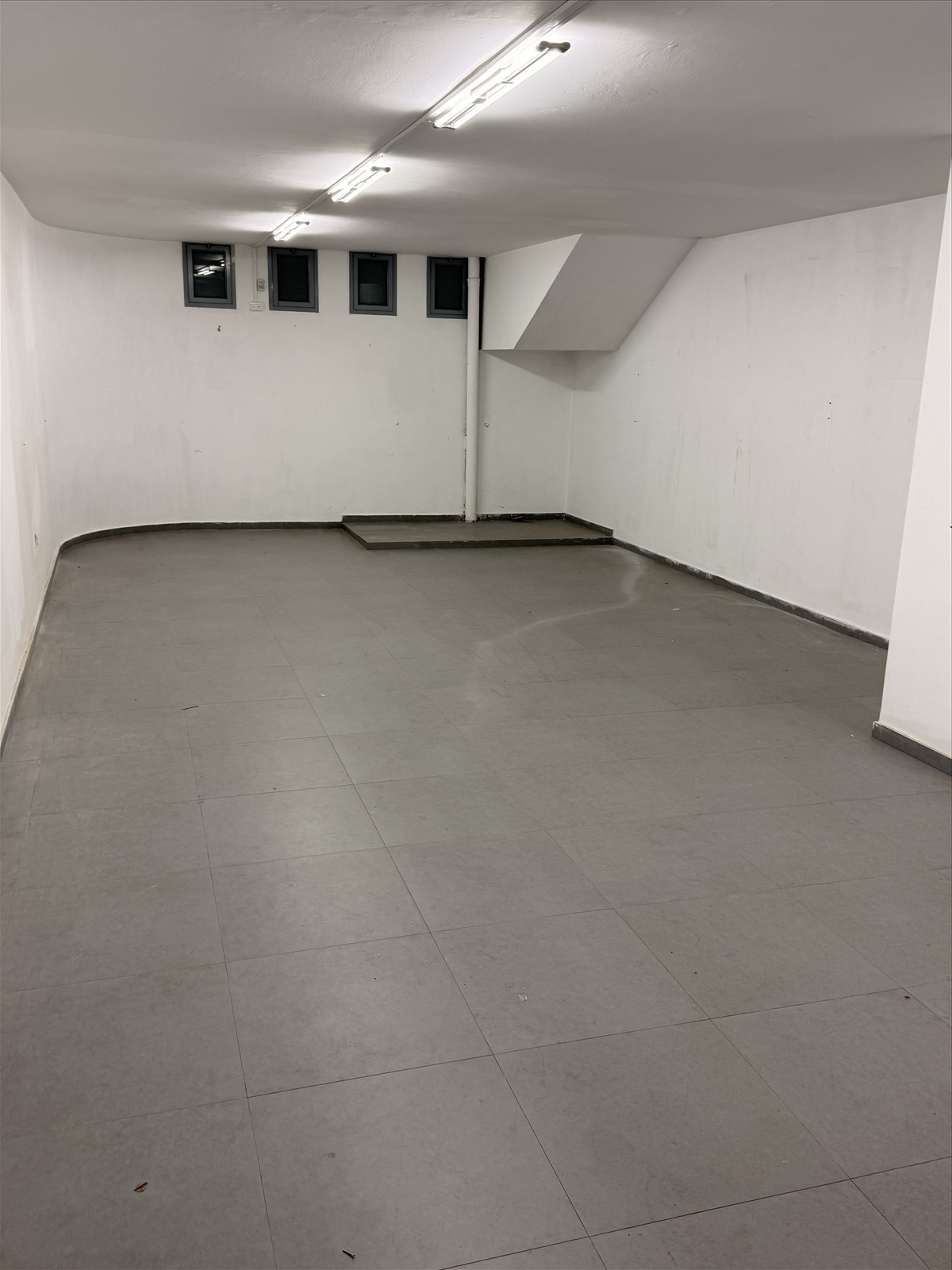 תמונה 3, מחסנים להשכרה, אל על, הרצליה ב בהרצליה