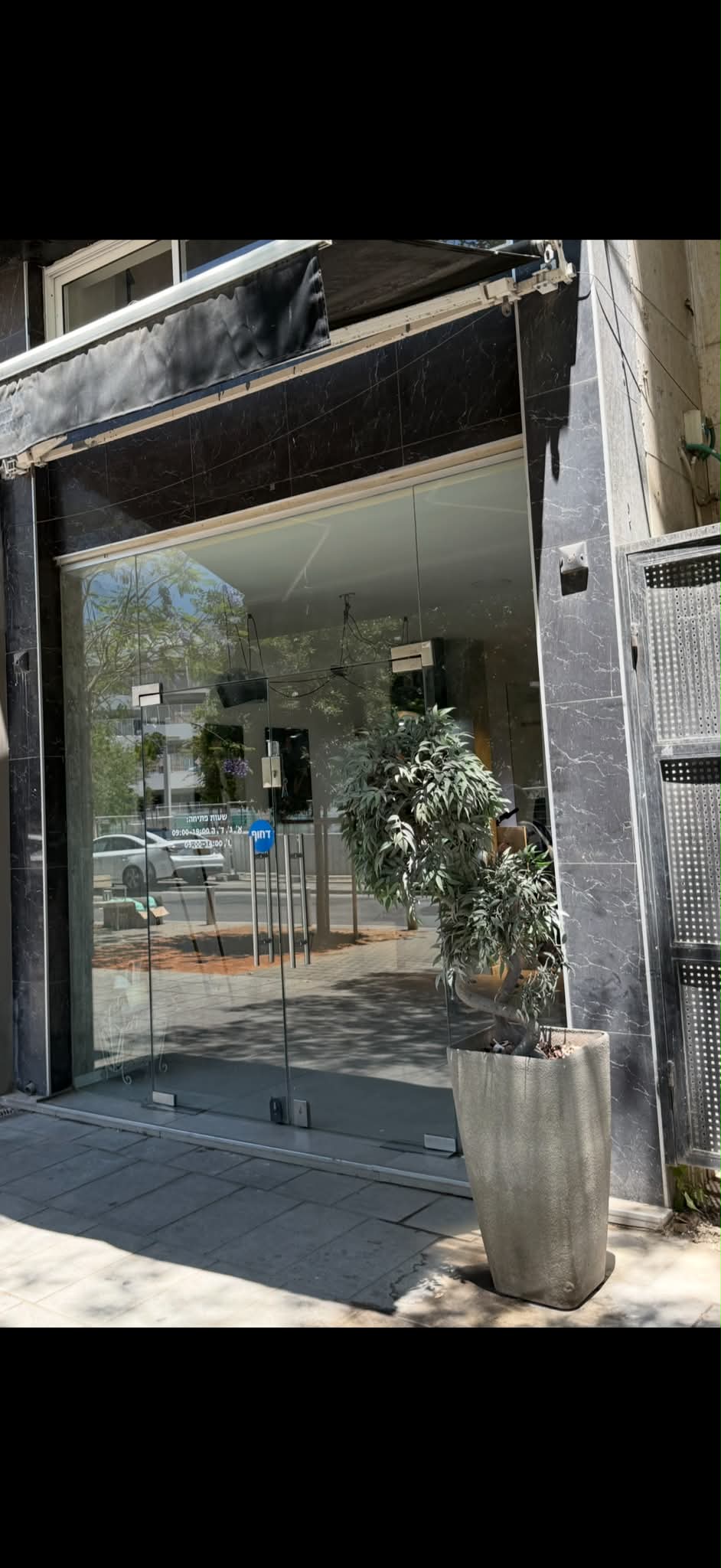 תמונה 3, חנויות להשכרה, הא באייר 64, כיכר המדינה בתל אביב יפו