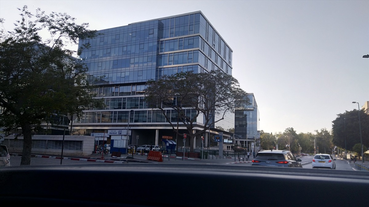 תמונה 1, חנויות להשכרה, ראול ולנברג קומת קרקע חזיתי 44 מר רמת החייל תל אביב יפו